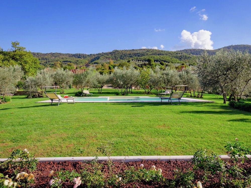 Holiday Home in Castiglion Fiorentino w/ Pool photo 2