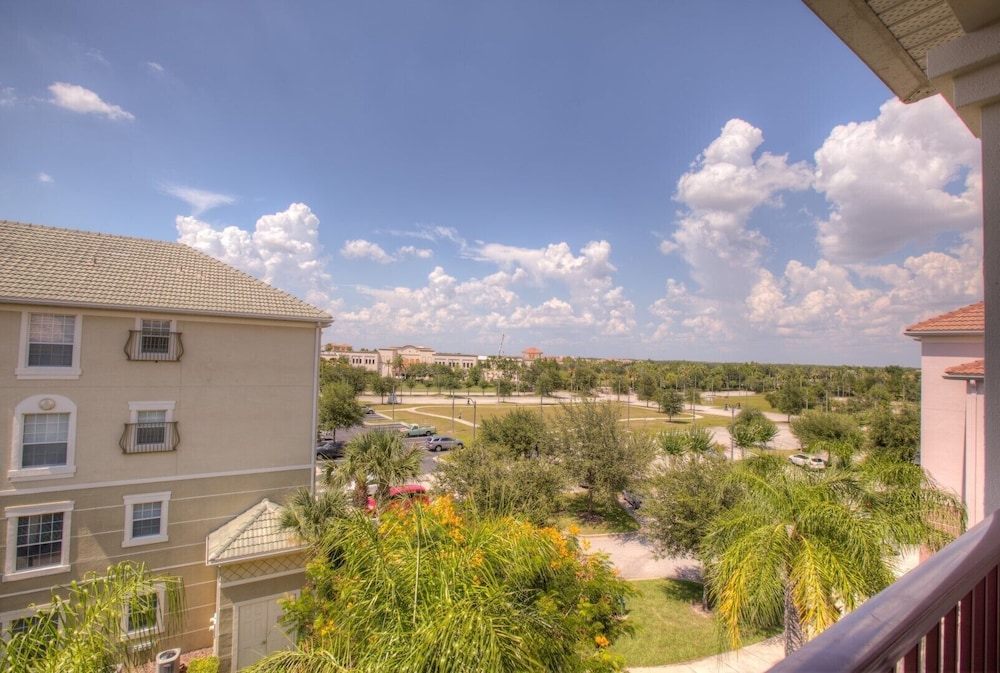 Spacious Vista Cay Condo, Close to Conv. Center