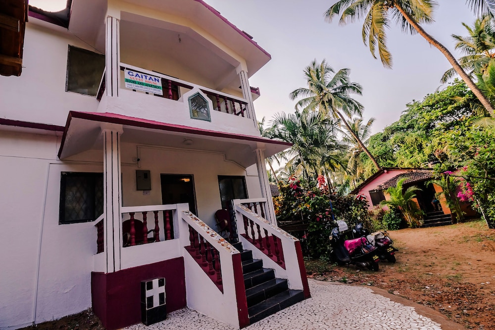 OYO 24114 Home Decent Studio Candolim