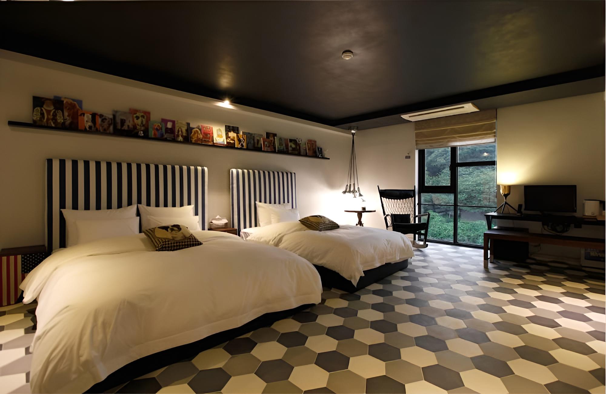 Hound Hotel Nampo