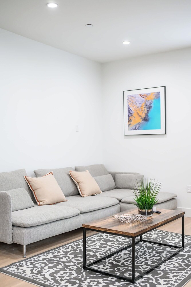 Not Affected by the Fire/modern 5BR Home With Full Amenities & Parking #2