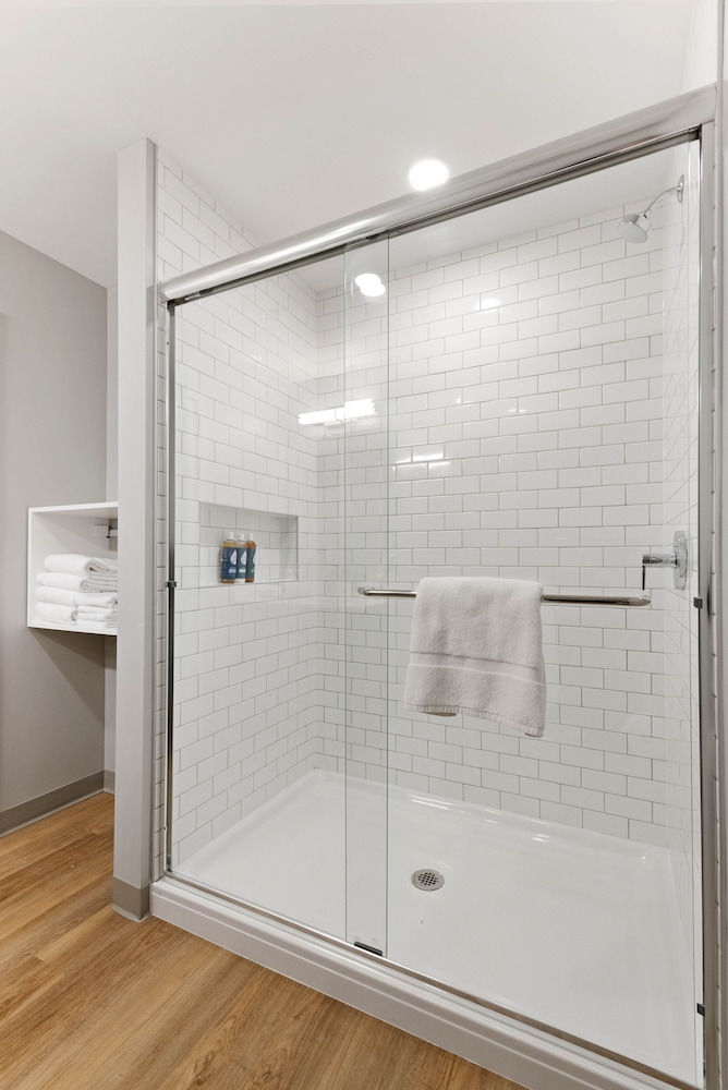 Large Group Lincoln Park 4BR Near Train More