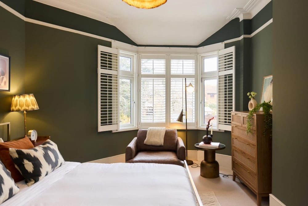 The Cranley Gardens Escape - Spacious 2bdr Flat