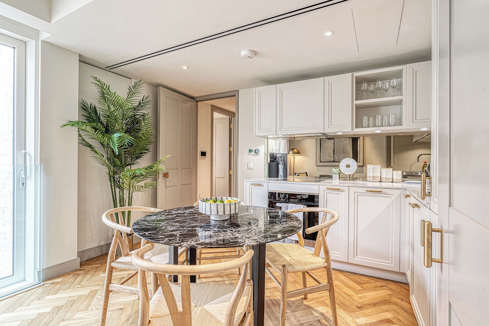 Luxury flats near Big Ben and London Eye