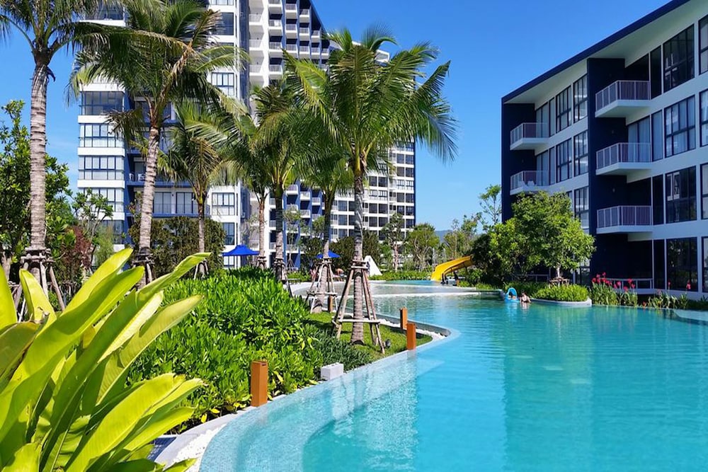 Baan Thew Talay Blue Sapphire