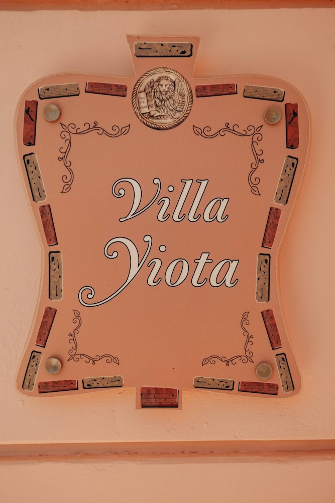 Leone Luxury Villa Giota