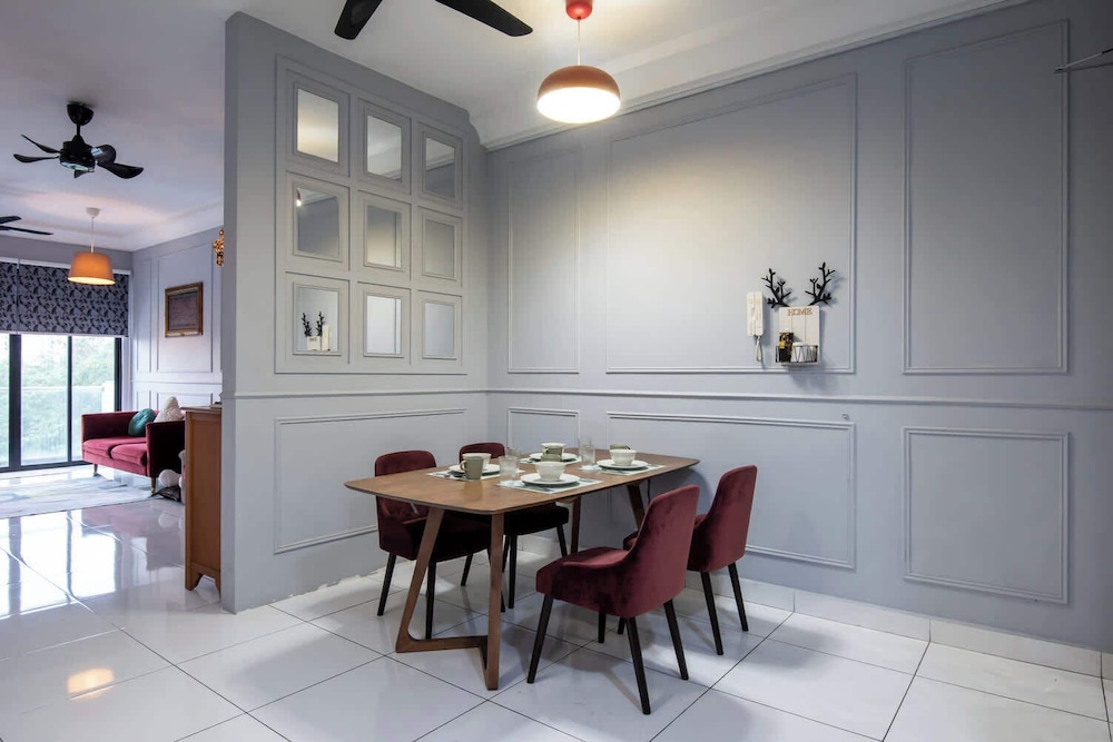 Stylish 4BR Near Paradigm Mall, Pool, Free Parking