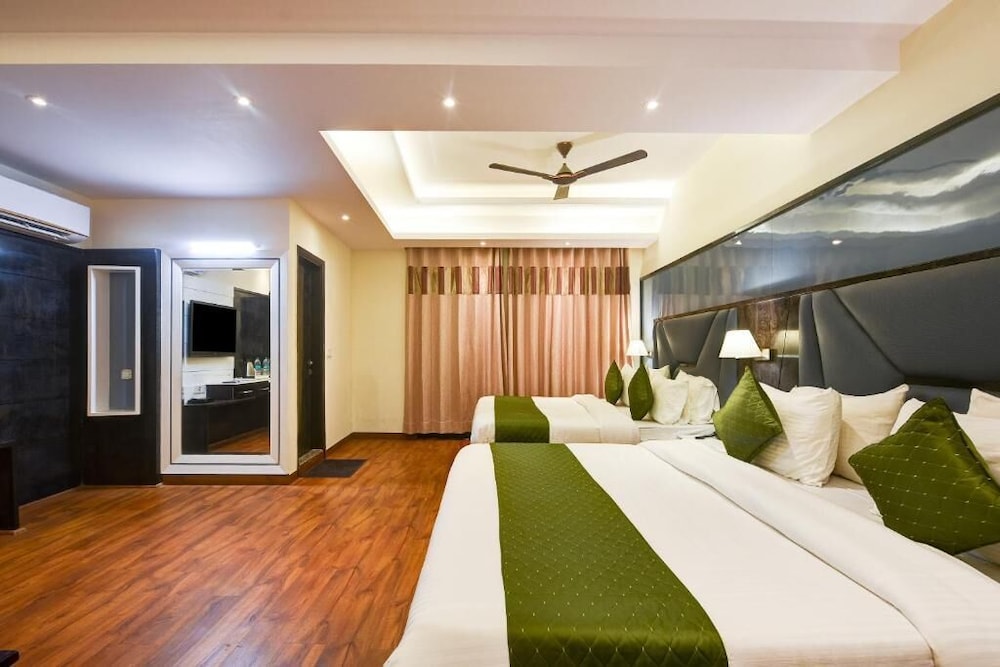 Hotel Geet Deluxe