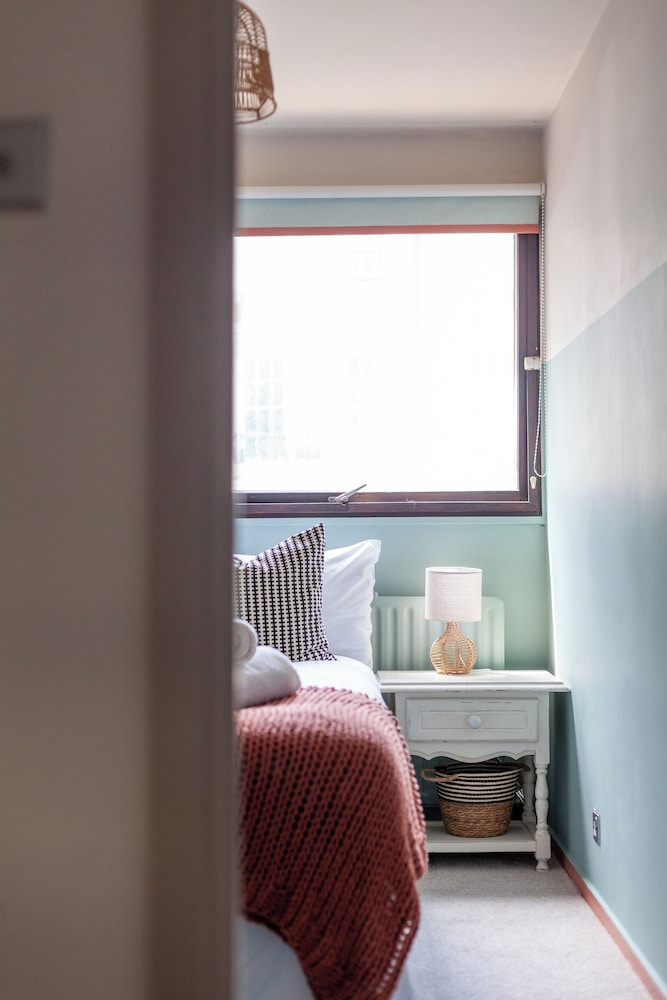 Mezzanine 3-bed In Central London