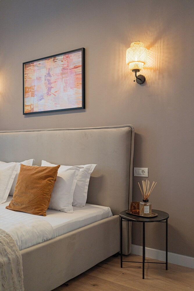 Loggia & Luxe 4BR Penthouse in Universitatii Area