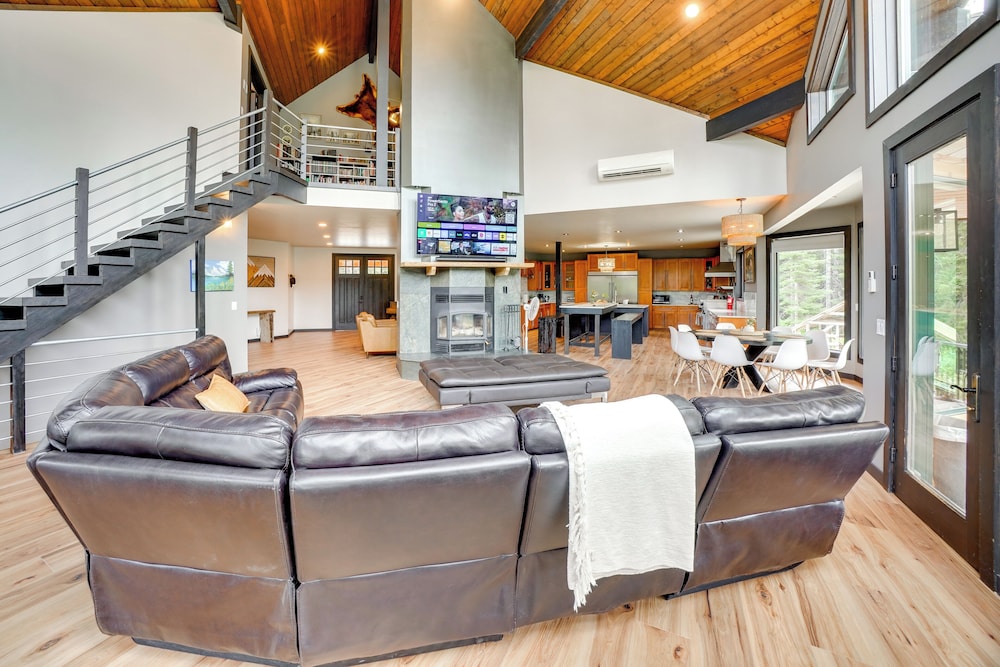 7 Mi to Boat Launch: Luxe Montana Family Home