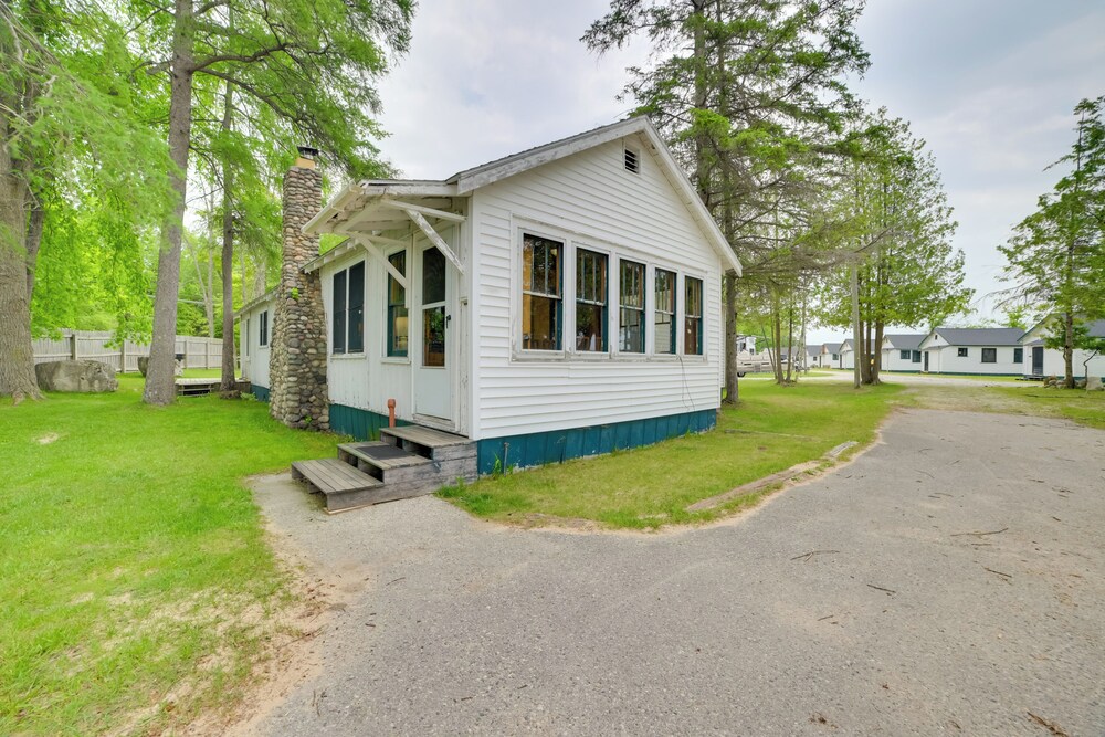 Steps to Lake: Cedarville Cabin w/ Community Perks