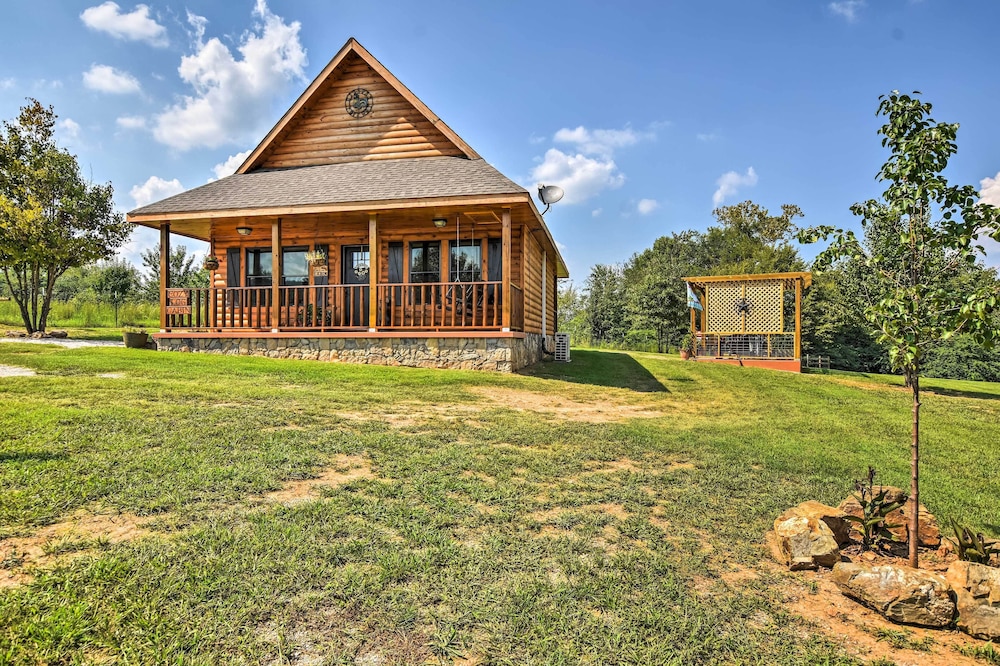 Hotel Hot Springs Cabin Rental: 2 Mi to Lake Hamilton! - Image 1
