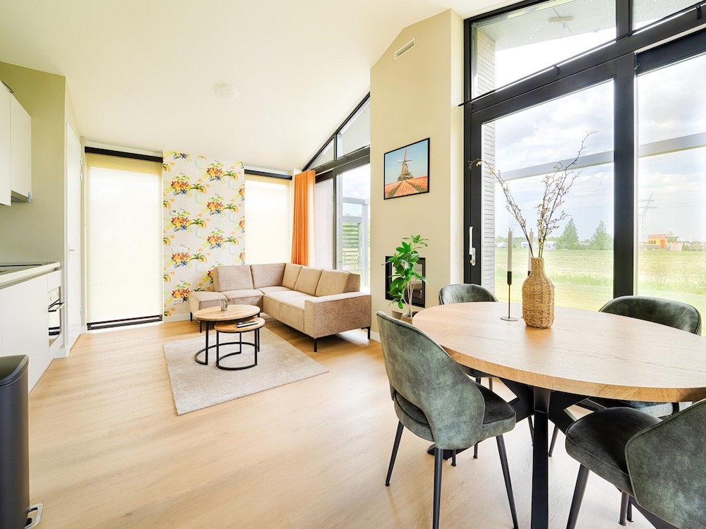 Tranquil Holiday Home With Views