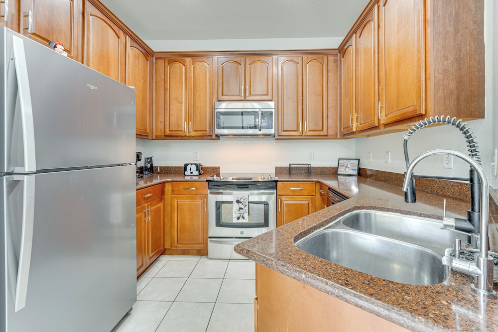 Pool, Hot Tub & Theatre Access: Kissimmee Gem