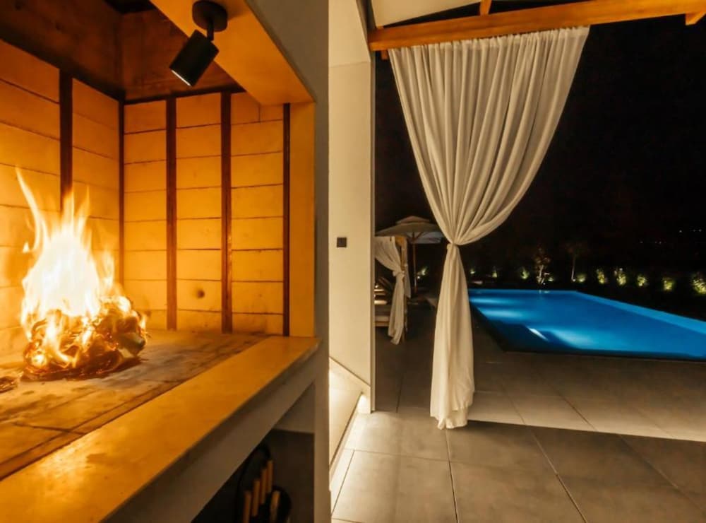 Luxury Villa Lara with Heated Pool, Hot-Tub and Sauna