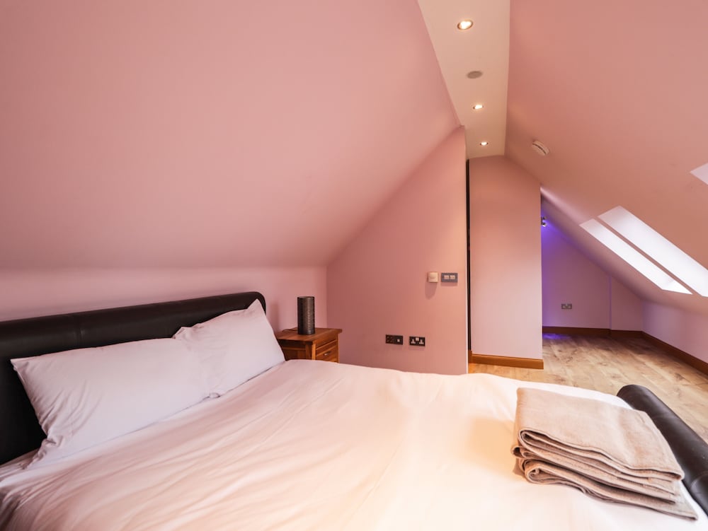 1 The Coach House