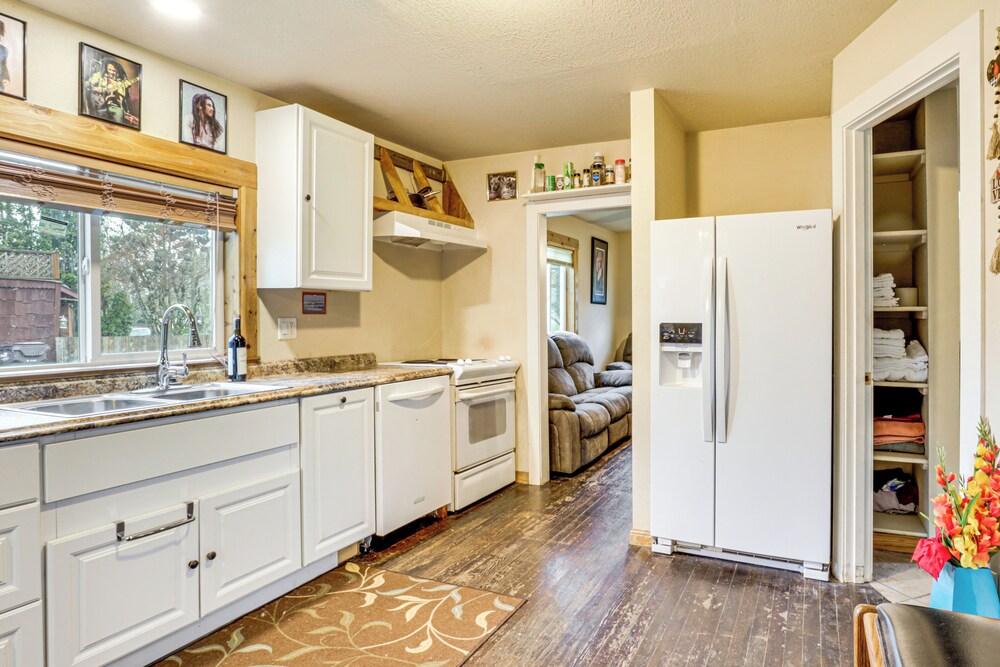 3 Mi to University of Oregon: Cozy Home