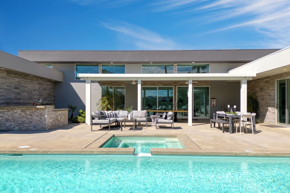 The Polo Villas by AvantStay – Modern Oasis Near Empire Polo Club