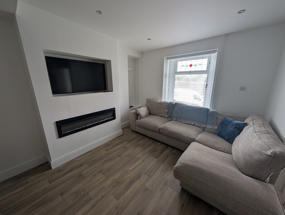 Spacious 3BR Swansea House Near City Centre