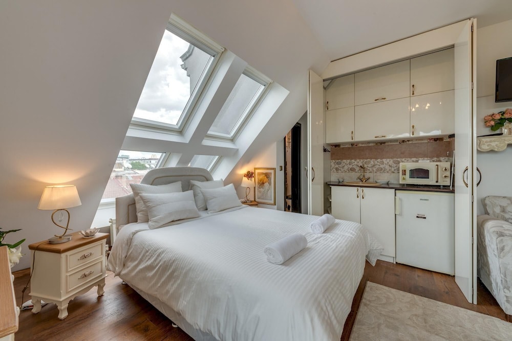 Luxury and Sunny Studio With a View in TOP Centre view 3