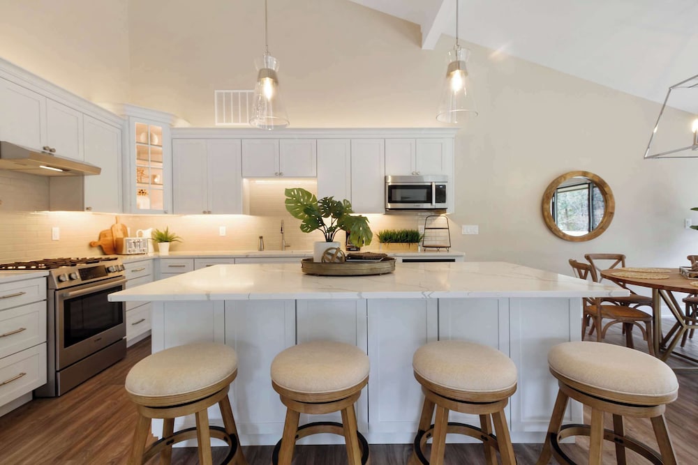 Abbey Springs - Private Community & Amenities!