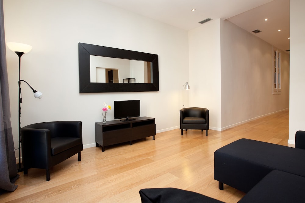 Spacious and Modern Apartment photo 3