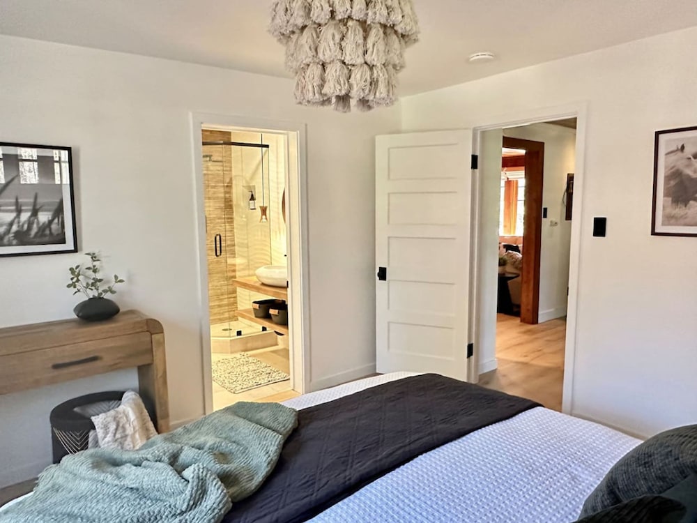 Luxury Casa Oso Retreat 2houses Hottub BBQ 43acres