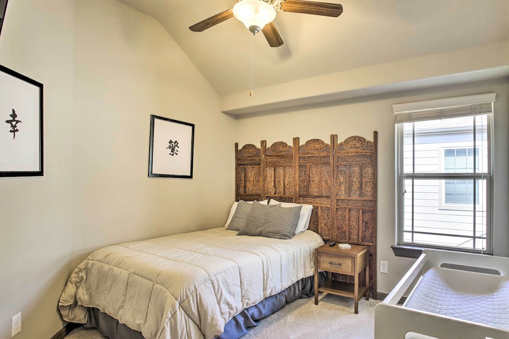 Family-friendly Spring Townhouse w/ Backyard!