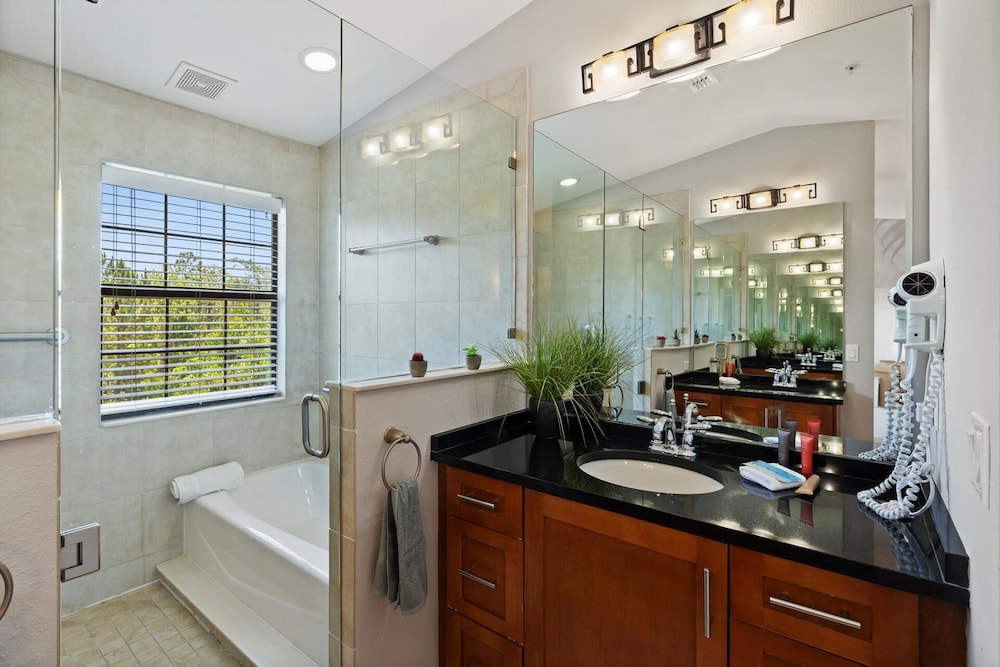 Enchanted Garden Resort 2 Miles from Disney 4 Bedroom Townhome 4 Townhouse
