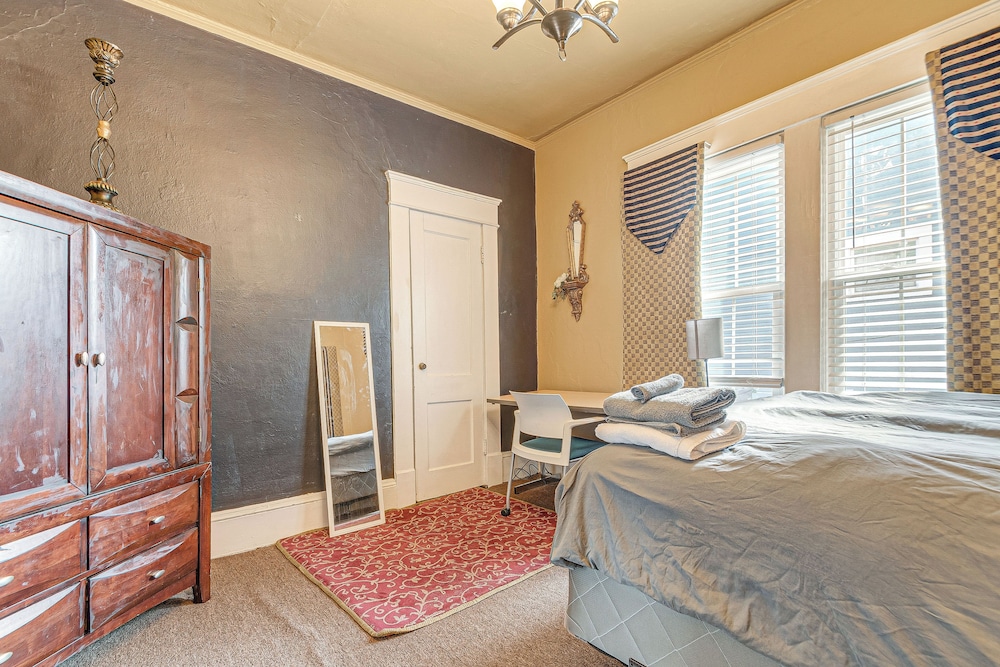 Family Retreat w/ Yard < 1 Mi to Dtwn Durham!