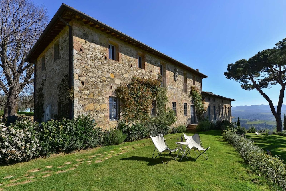 New Historic Tuscany Country House Retreat in a Vineyard Near Siena Villa Chiantissimo