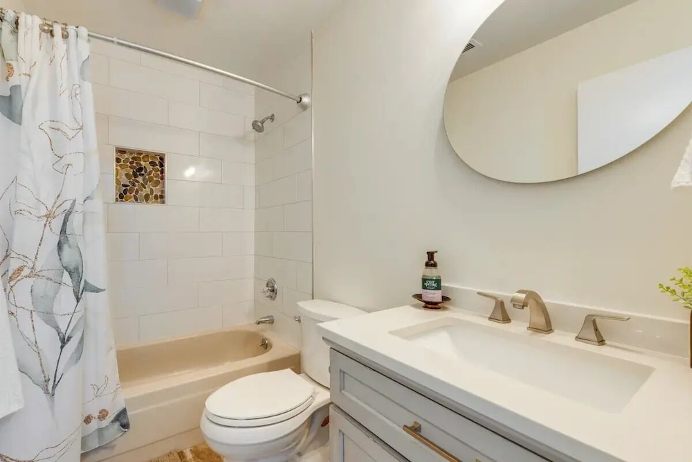 Pet-Friendly Lake Norman Retreat