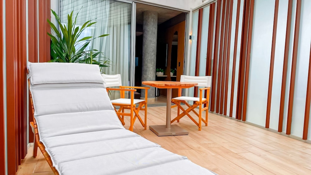 Yacht - by Setai Apartaments