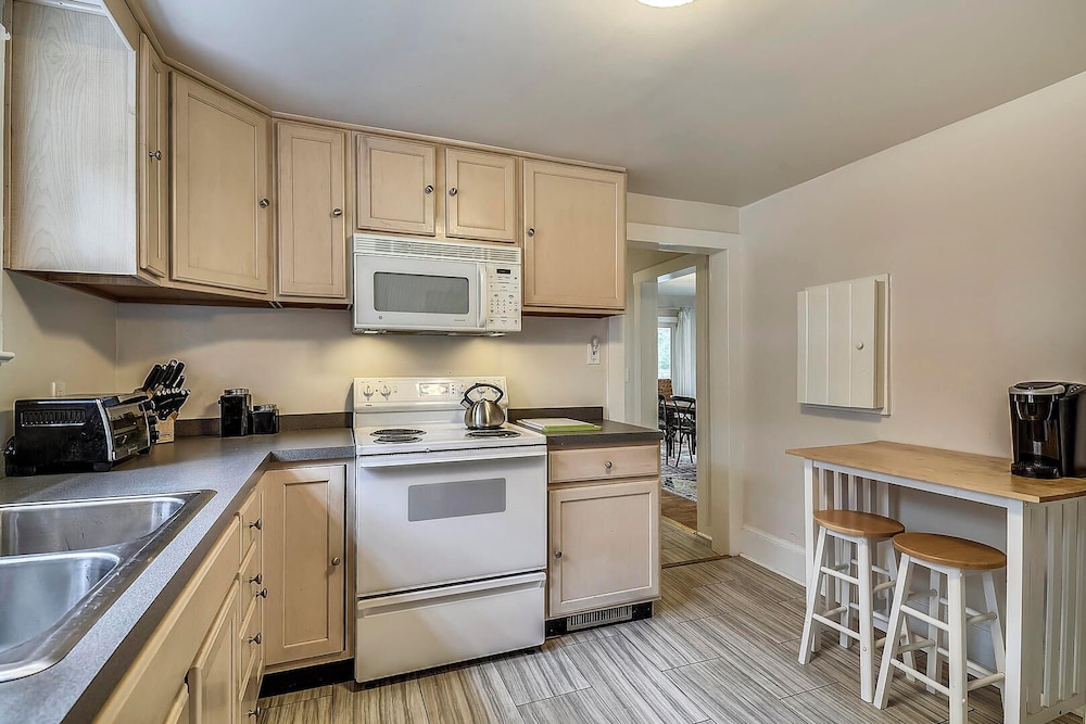 Laurel Street 108
