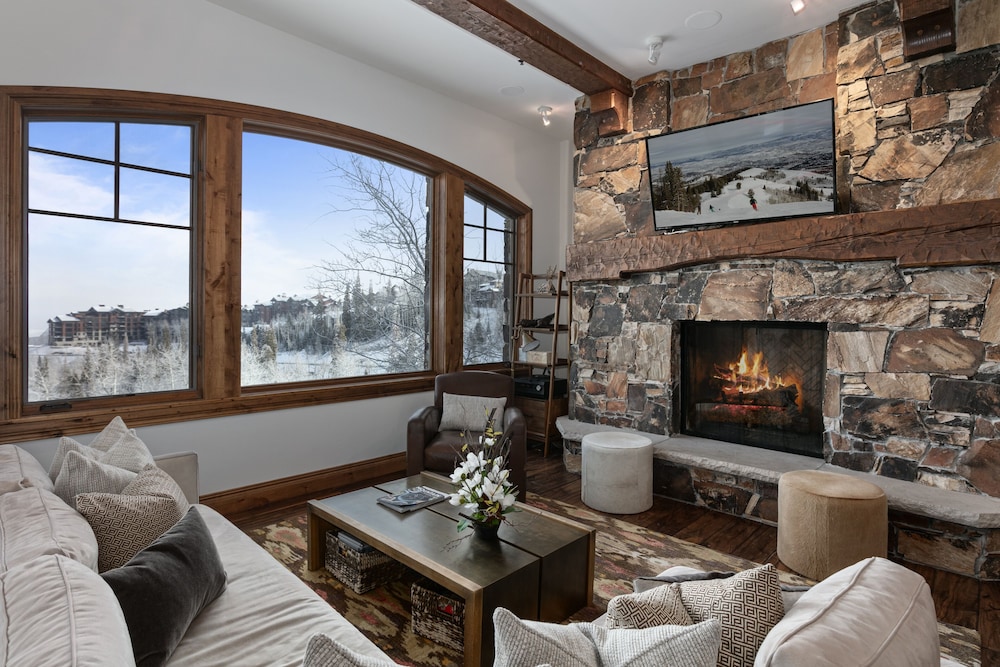 Grand Lodge - Three Bedroom #201 - Ski-in/ski-out 3 Condo