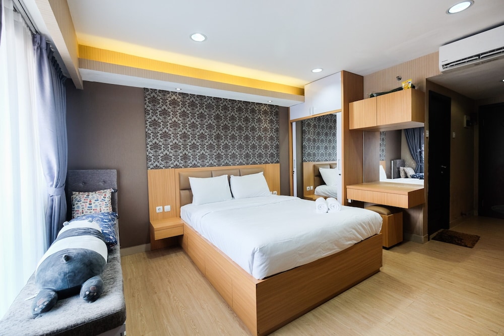 Elegant Studio The Hive Tamansari Apartment view 2