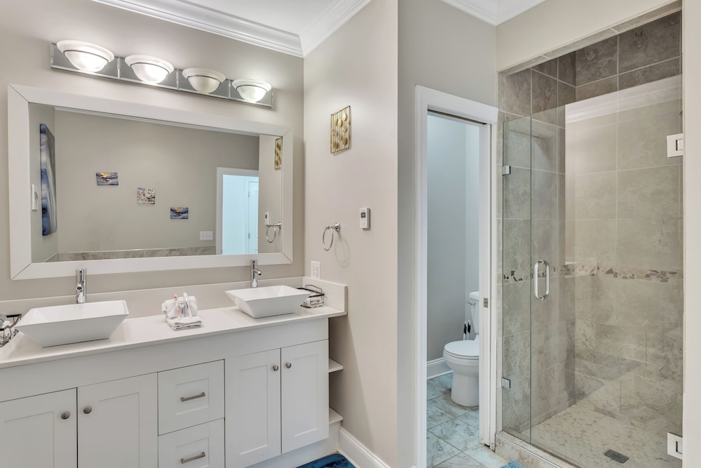 Heated Pool King Bed Jacuzzi Bath Arcade