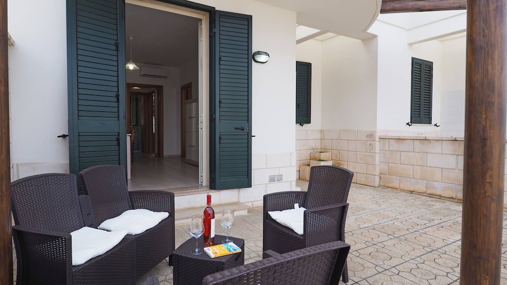 Garden Villa 2 Bedrooms by the sea 7 Sleeps