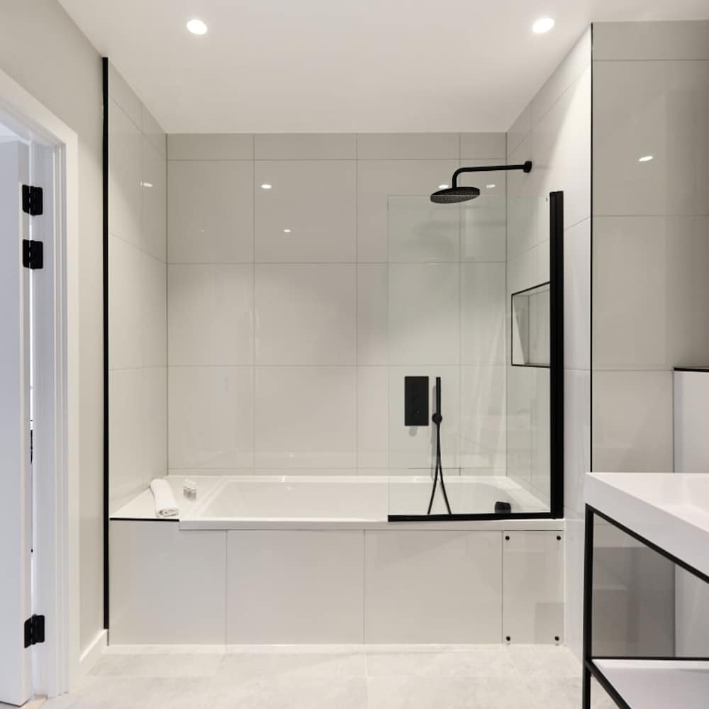 The Brondesbury Scenery - Bright 1bdr Flat With Balcony Parking