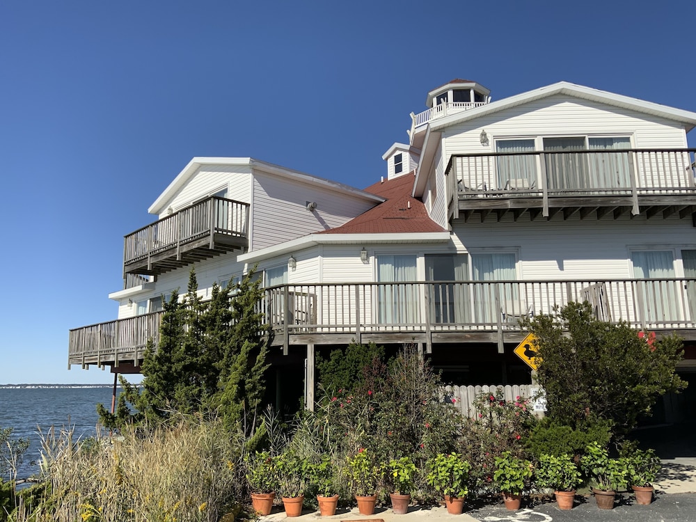 Lighthouse Club Hotel