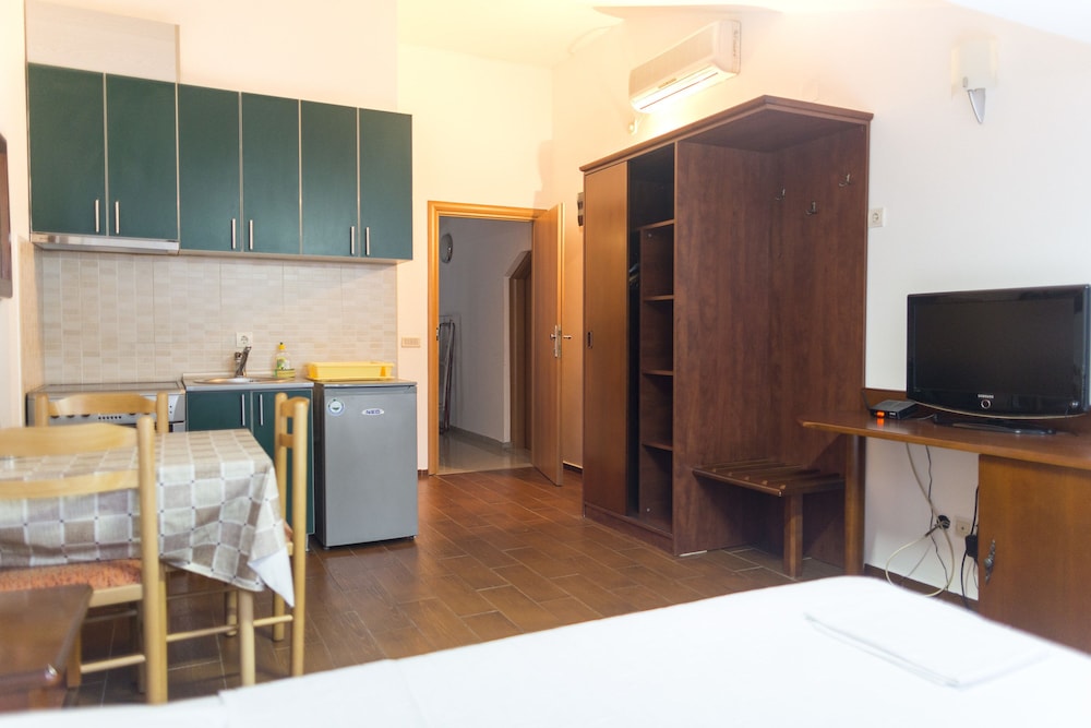 SMS Apartments