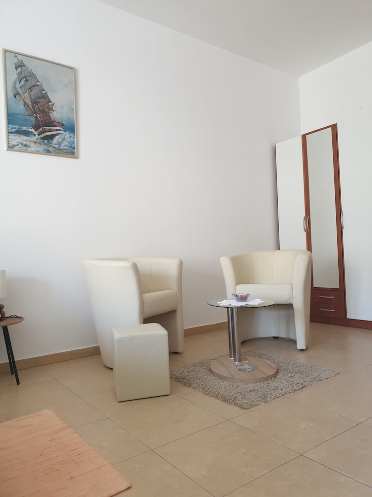 Apartments Lira