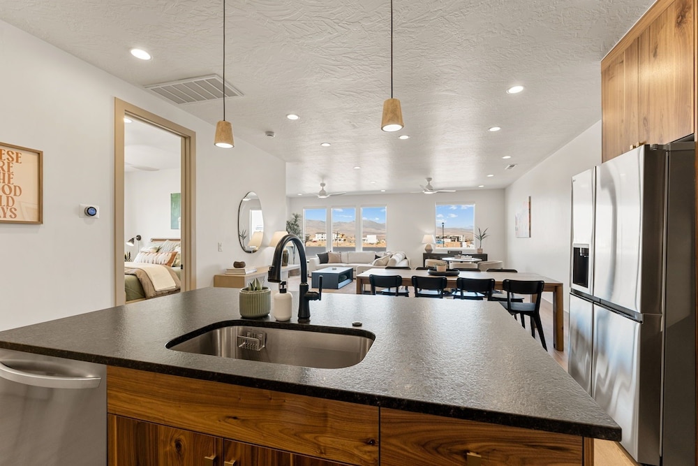Country Is Cool Again 5 Bedroom Townhouse
