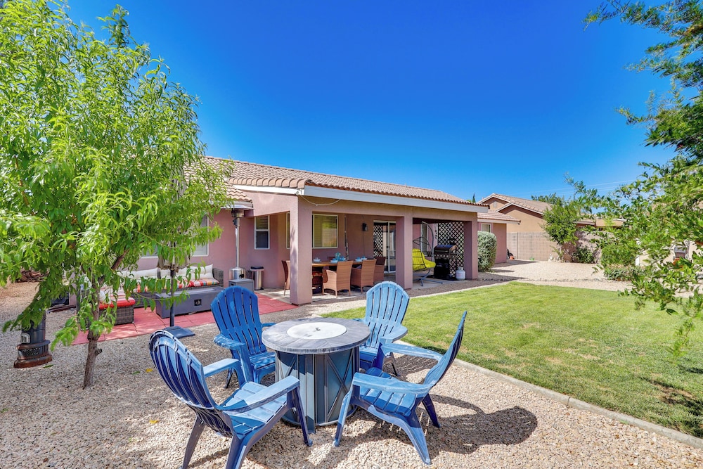 Kingman Family Home: Yard, Grill & Room to Relax!