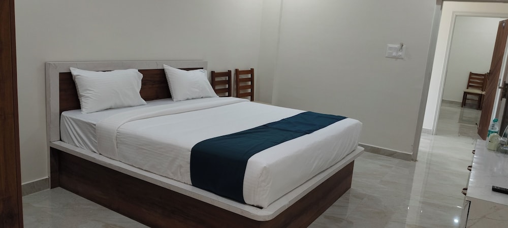 Hotel Grand Vista Nearby International Airport