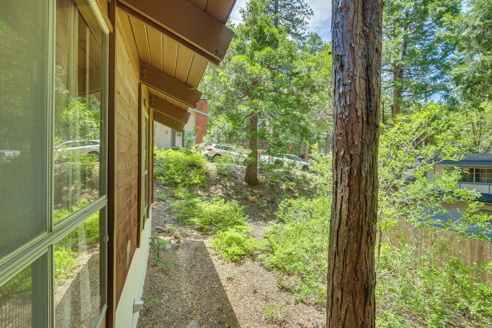 3 Mi to Lake Arrowhead: Cabin w/ Furnished Deck!