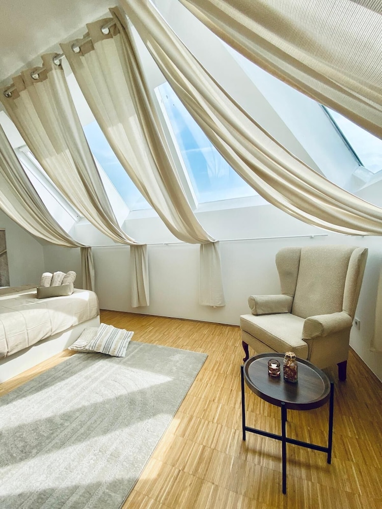 Comfy 3BR Apt With Living Room Balcony