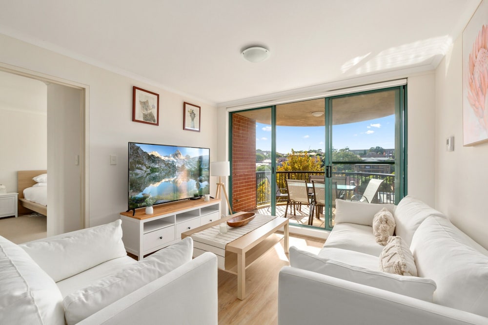 Spacious 3-bed With Alfresco Dining by Amenities