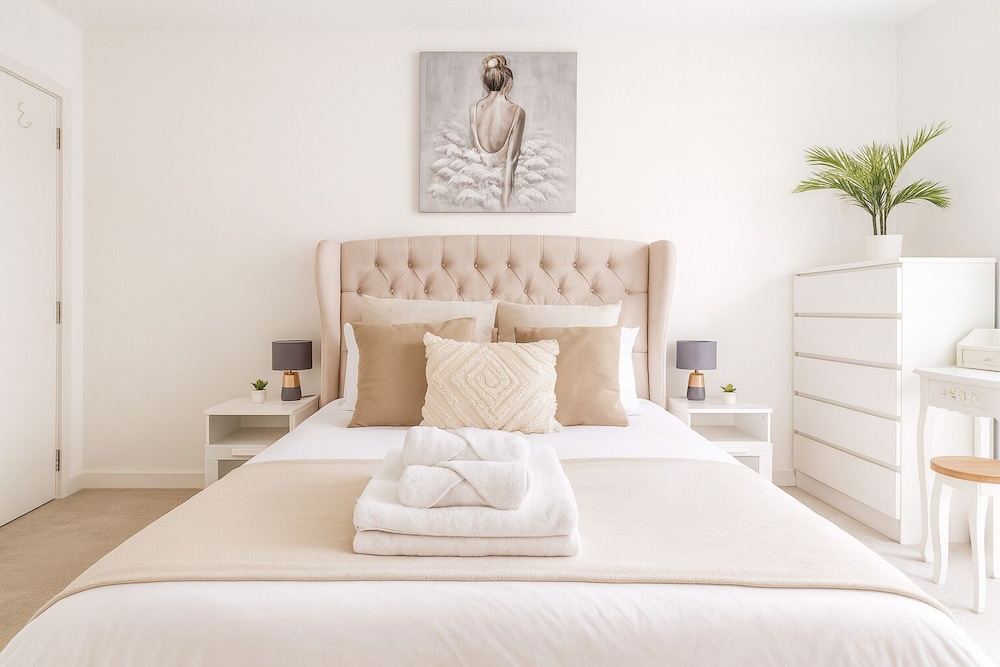 Modern 2-Bed flat in Mill hill Park